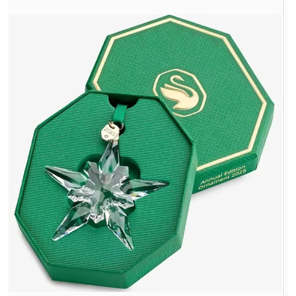 Swarovski Annual Edition 2025 Crystal‎ Star Ornament Green Ribbon NIB 2025 Tag - Picture 2 of 6